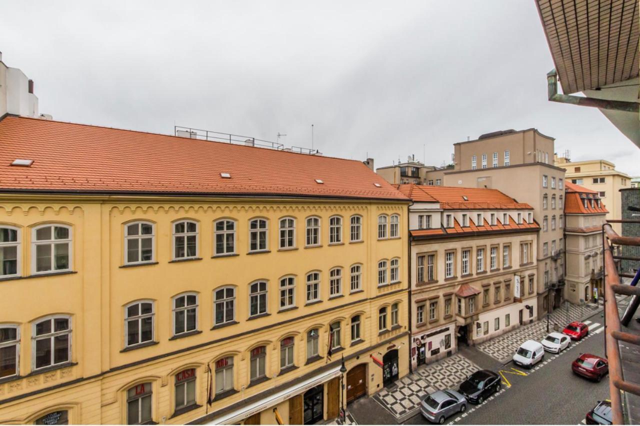 Апартаменты Cosy Flat In The Heart Of Прага Экстерьер фото