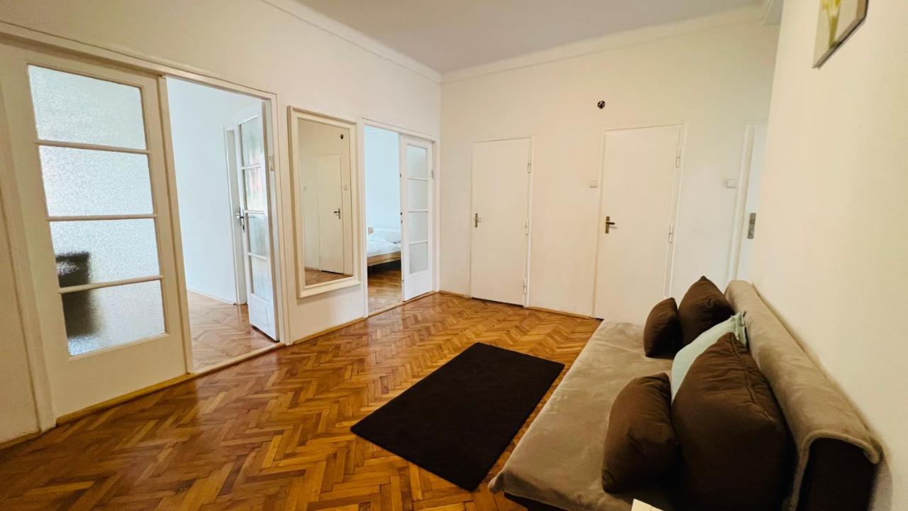 Апартаменты Cosy Flat In The Heart Of Прага Экстерьер фото
