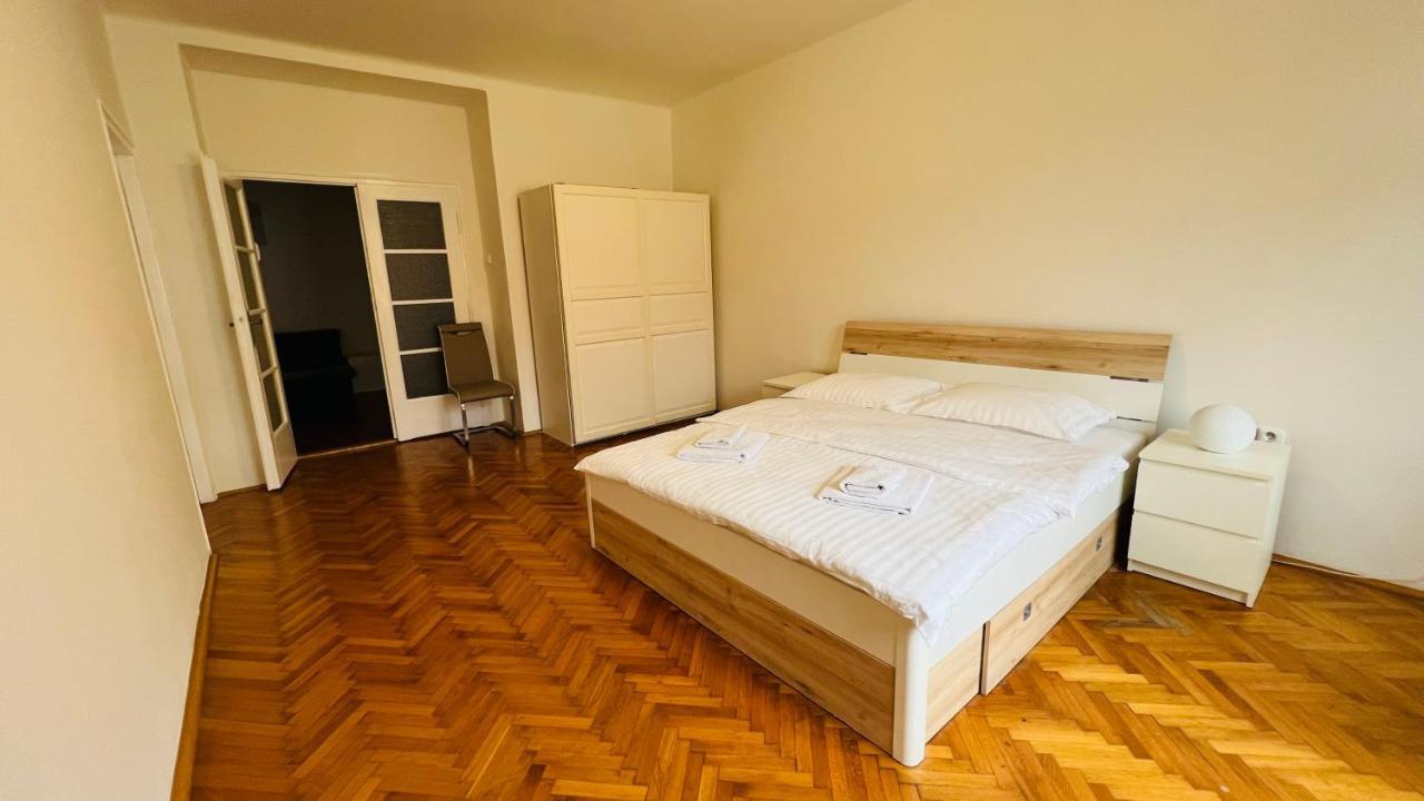 Апартаменты Cosy Flat In The Heart Of Прага Экстерьер фото
