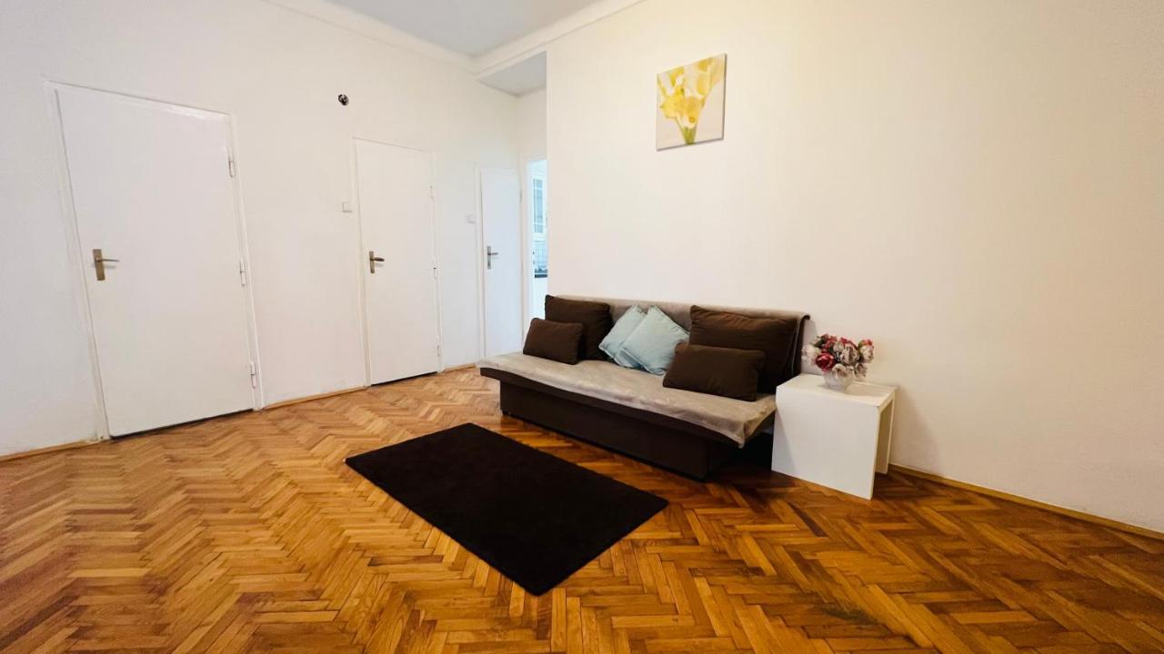 Апартаменты Cosy Flat In The Heart Of Прага Экстерьер фото